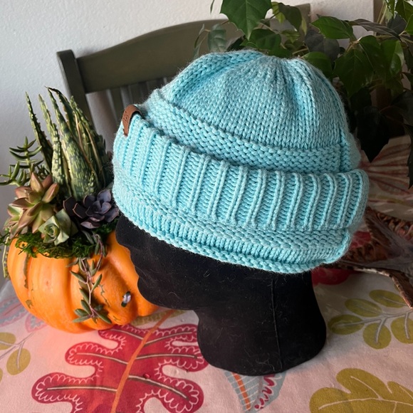 Rosoz ponytail beanie. Turquoise blue. One Size EUC - Picture 3 of 8
